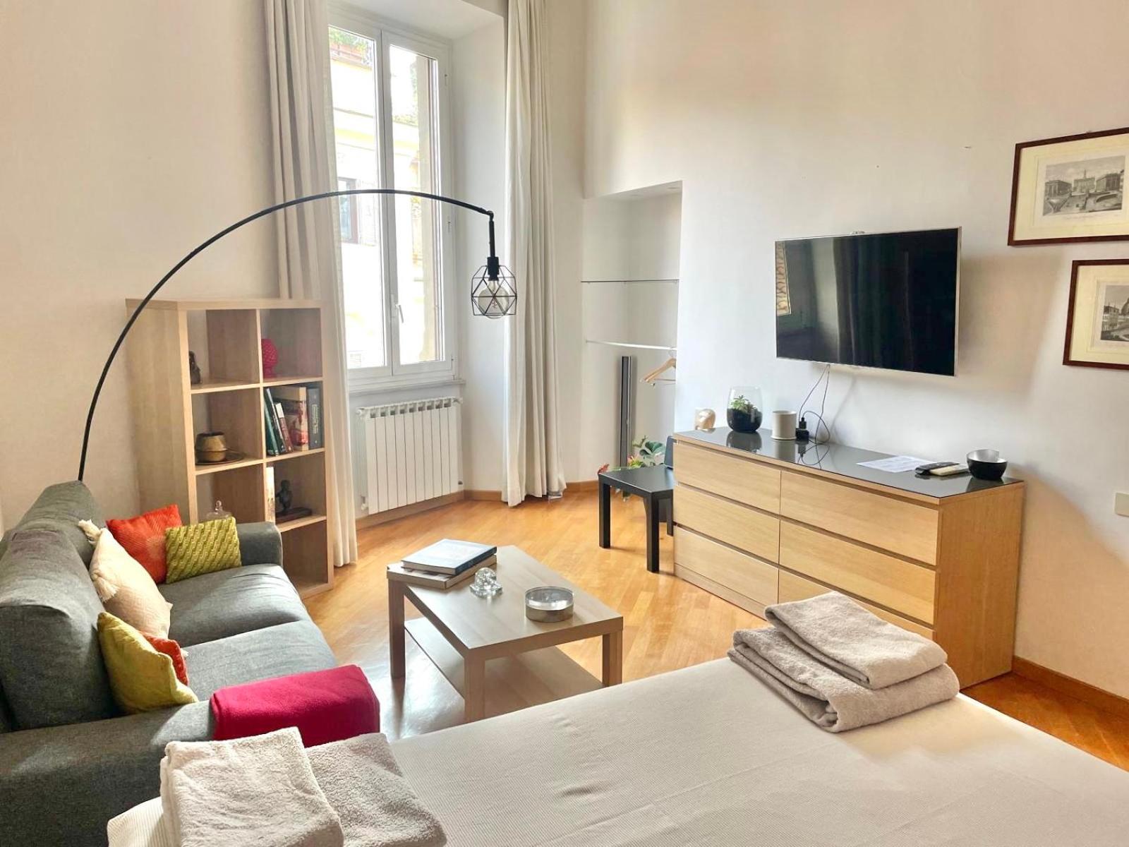 Two Bedrooms Spanish Steps Apartment *